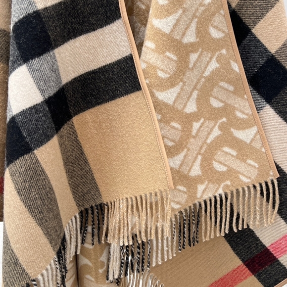 Burberry Reversible cashmere Cape - Picture 5 of 7